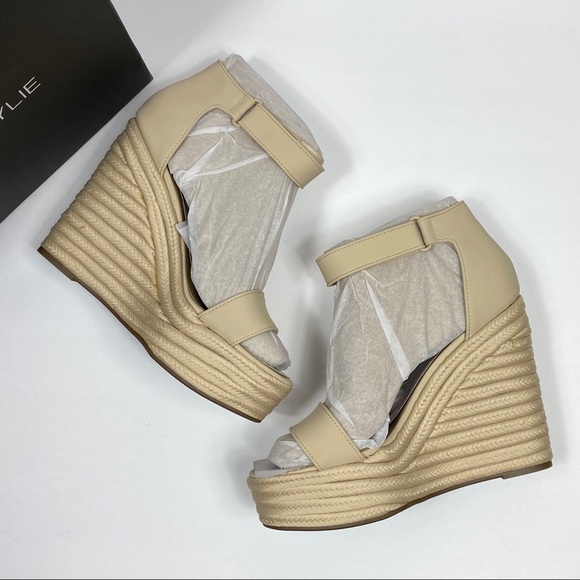 Kendall + Kylie Platform Wedge Strappy San… - Picture 2 of 8